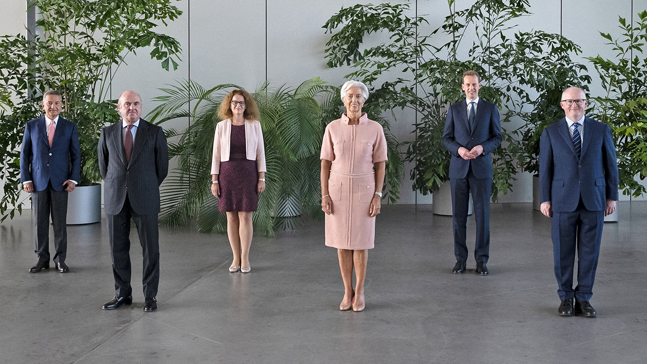 Left to right: Philip R. Lane, Luis de Guindos (Vice-President), Isabel Schnabel, Christine Lagarde (President), Fabio Panetta and Yves Mersch.